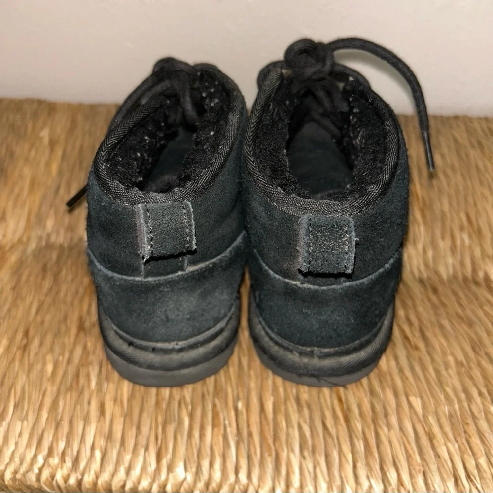 UGG Kids Black chucka Suede Boots